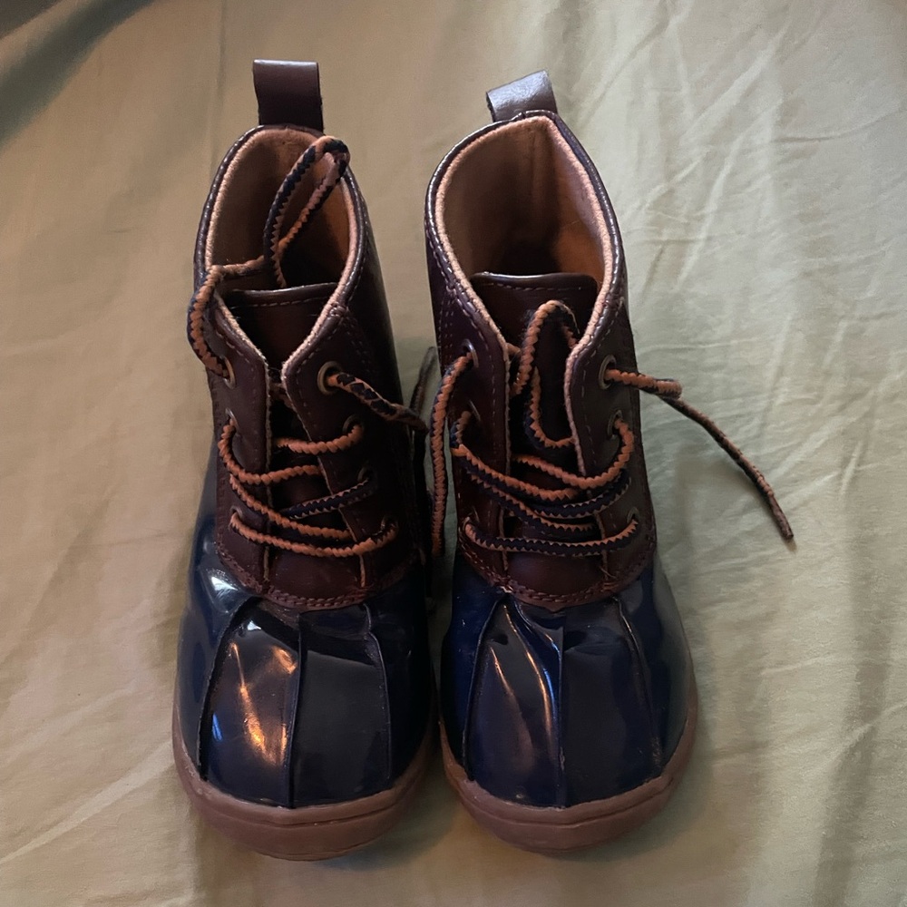 Kids duck boots
